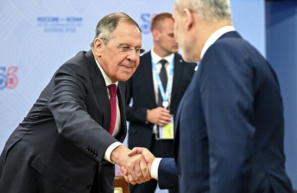 Министр иностранных дел РФ Сергей Лавров (слева) и министр иностранных дел Турции Хакан Фидан во время встречи на полях саммита Россия – АСЕАН в Казани. - Sputnik Беларусь