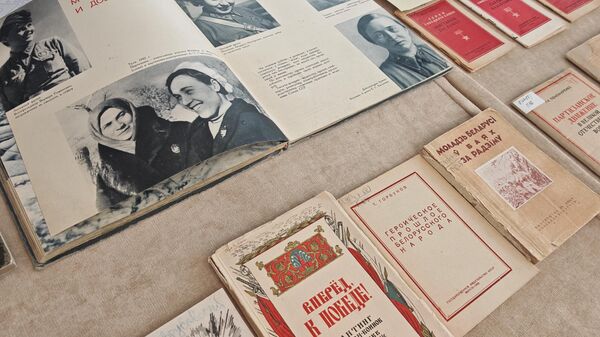 Книги из окопов Великой Отечественной показала Президентская библиотека - Sputnik Беларусь
