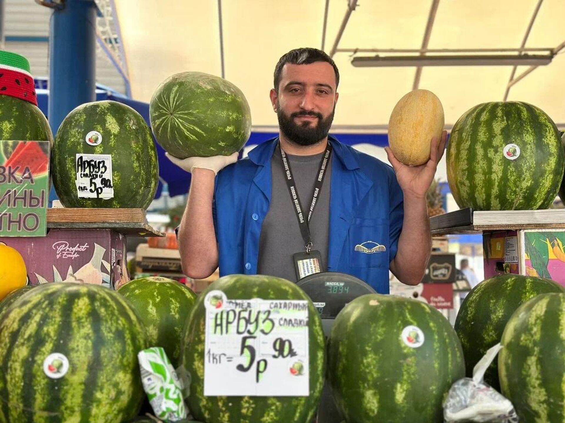 Цветочно и клубнично на Комаровке в июне Цветочно и клубнично на Комаровке в июне - Sputnik Беларусь, 1920, 18.06.2026
