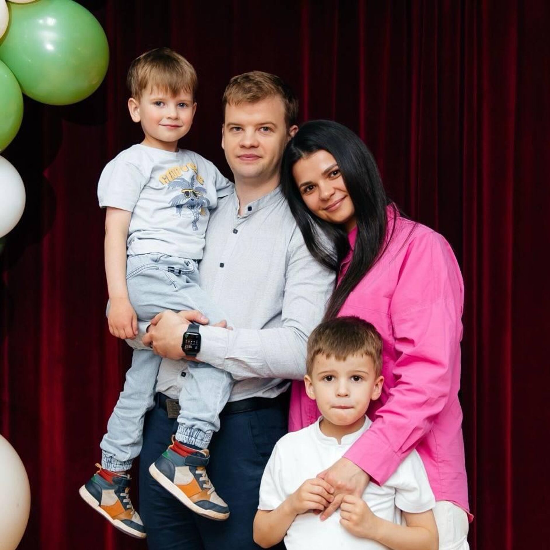 Дома у Ивана Барташевича-надежный тыл: его всегда ждут супруга Яна и сыновья Филипп и Ярослав - Sputnik Беларусь, 1920, 20.06.2026