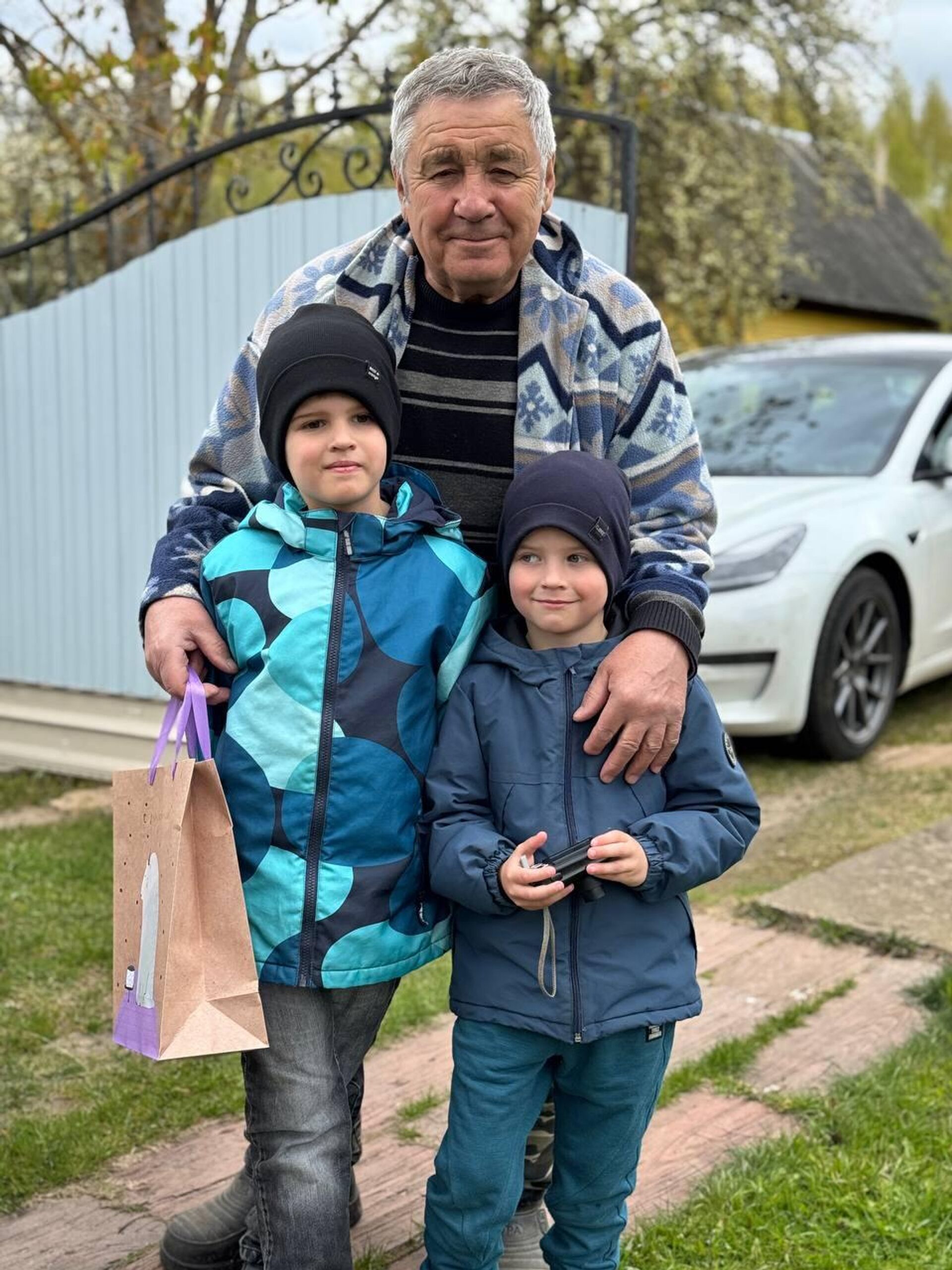 Дедушка Ивана Василий Васильевич Конивец служил на атомной подводной лодке,а позже возглавлял станцию скорой помощи в Вилейке - Sputnik Беларусь, 1920, 20.06.2026
