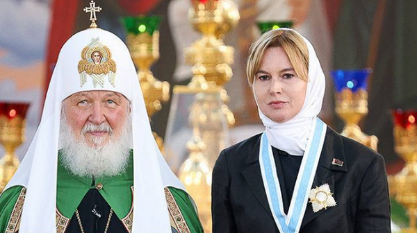 Патрыярх Маскоўскі і ўсяе Русі Кірыл узнагародзіў Наталлю Пяткевіч Ордэнам Рускай праваслаўнай царквы Святой роўнаапостальнай княгіні Вольгі другой ступені - Sputnik Беларусь