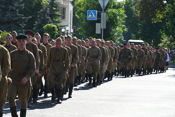 Последний мирный день воссоздали в Бресте накануне 22 июня Последний мирный день воссоздали в Бресте накануне 22 июня - Sputnik Беларусь