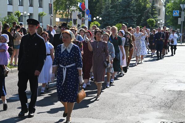 Последний мирный день воссоздали в Бресте накануне 22 июня Последний мирный день воссоздали в Бресте накануне 22 июня - Sputnik Беларусь