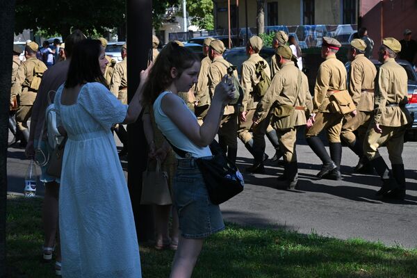 Последний мирный день воссоздали в Бресте накануне 22 июня Последний мирный день воссоздали в Бресте накануне 22 июня - Sputnik Беларусь