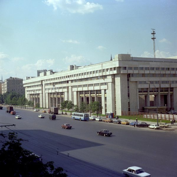 Здание главного пресс-центра Олимпиады-80 на Зубовском бульваре (строительство - с 1975 г. по 1980 г.). После Олимпиады здание перешло в распоряжение Агентства печати "Новости" (ныне - МИА "Россия сегодня"), Союза журналистов СССР и Отдела печати Министерства иностранных дел СССР. - Sputnik Беларусь