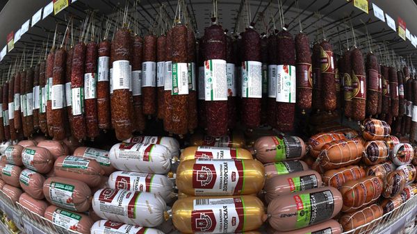 Прилавок с российскими мясными продуктами - Sputnik Беларусь
