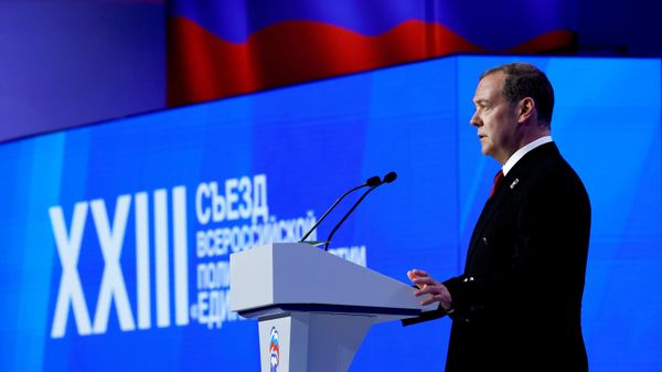 Дмитрий Медведев на съезде партии Единая Россия - Sputnik Беларусь