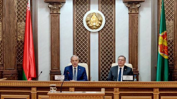 Председатель Палаты представителей Национального собрания Беларуси Игорь Сергеенко и председатель Верховного суда Беларуси Андрей Швед - Sputnik Беларусь