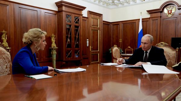  Президент Владимир Путин встретился с уполномоченным по правам человека в РФ Яной Лантратовой - Sputnik Беларусь