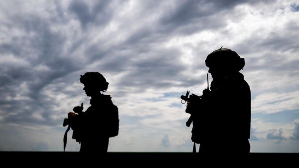 Военнослужащие расчета зенитного ракетного комплекса Тор-М2  - Sputnik Беларусь