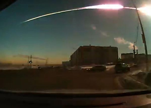 След падения космического объекта в Челябинске 15 февраля 2013 года. - Sputnik Беларусь