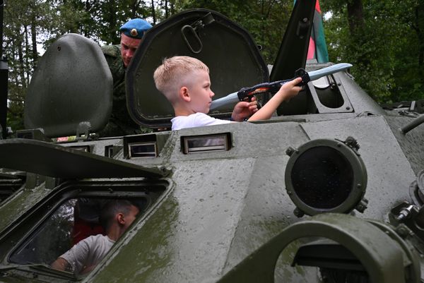 Выставка военной техники в центре Минска - Sputnik Беларусь