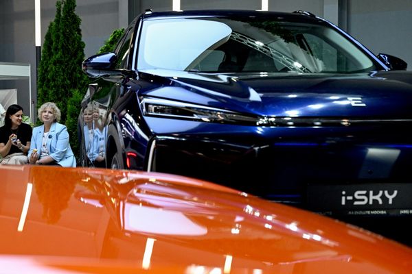 Электромобиль i-Sky, представленный на международной промышленной выставке Иннопром в Екатеринбурге - Sputnik Беларусь
