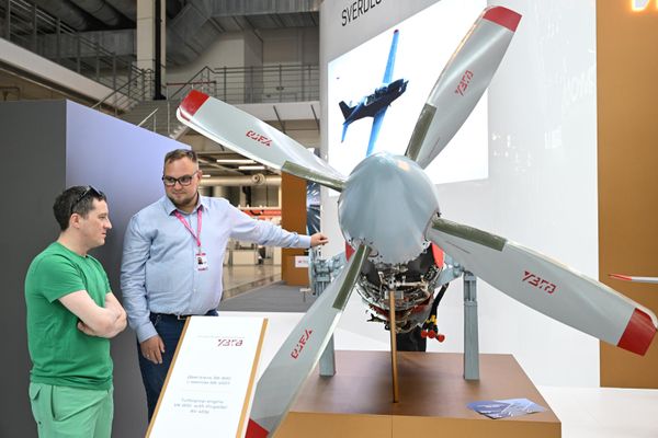 Двигатель ВК-800 с винтом АВ-410П производства Уральского завода гражданской авиации на международной промышленной выставке Иннопром в Екатеринбург - Sputnik Беларусь