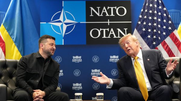 Президент США Дональд Трамп проводит встречу с Владимиром Зеленским - Sputnik Беларусь
