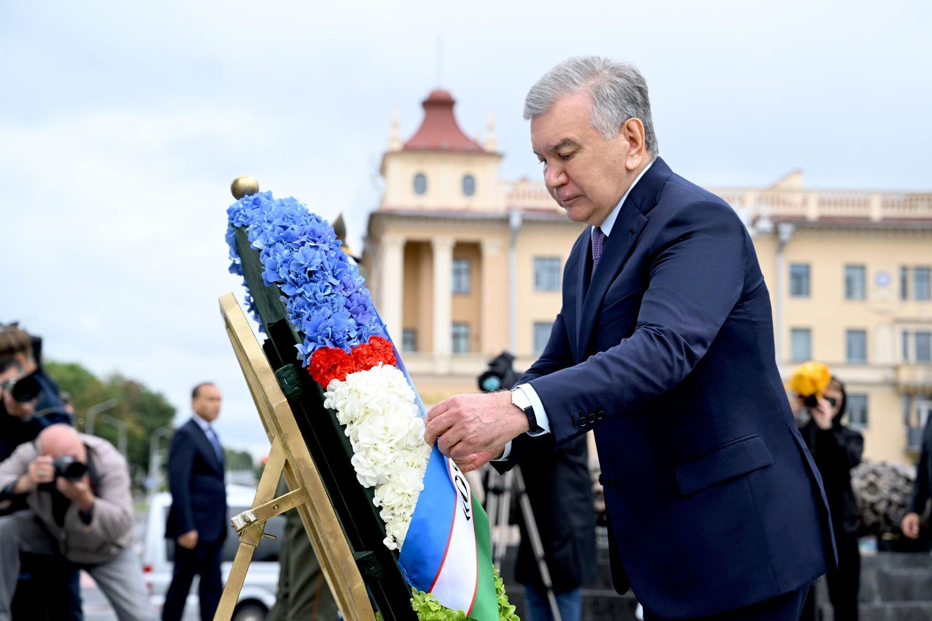 Президент Узбекистана возложил венок к Монументу Победы в центре Минска. - Sputnik Беларусь, 1920, 08.07.2026