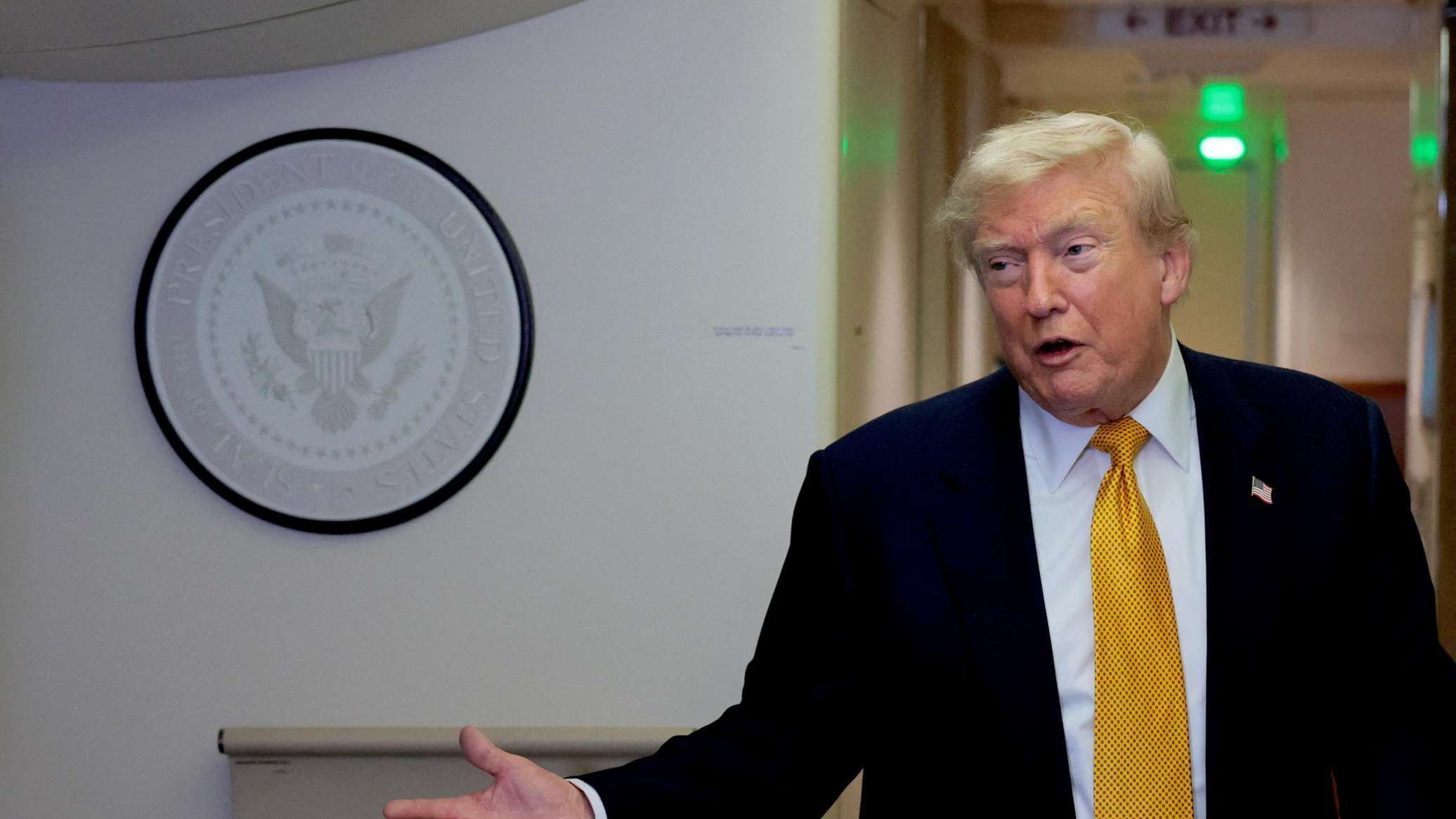 Трамп призывает добавить Иран в законопроект о новых санкциях против РФ Трамп призывает добавить Иран в законопроект о новых санкциях против РФ
