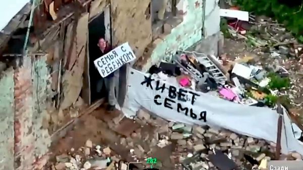 Вас будет вести птичка: как эвакуируют жителей из Константиновки (видео) - Sputnik Беларусь