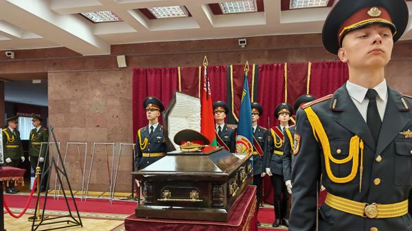 Прощание с народным писателем Беларуси Николаем Чергинцом - Sputnik Беларусь
