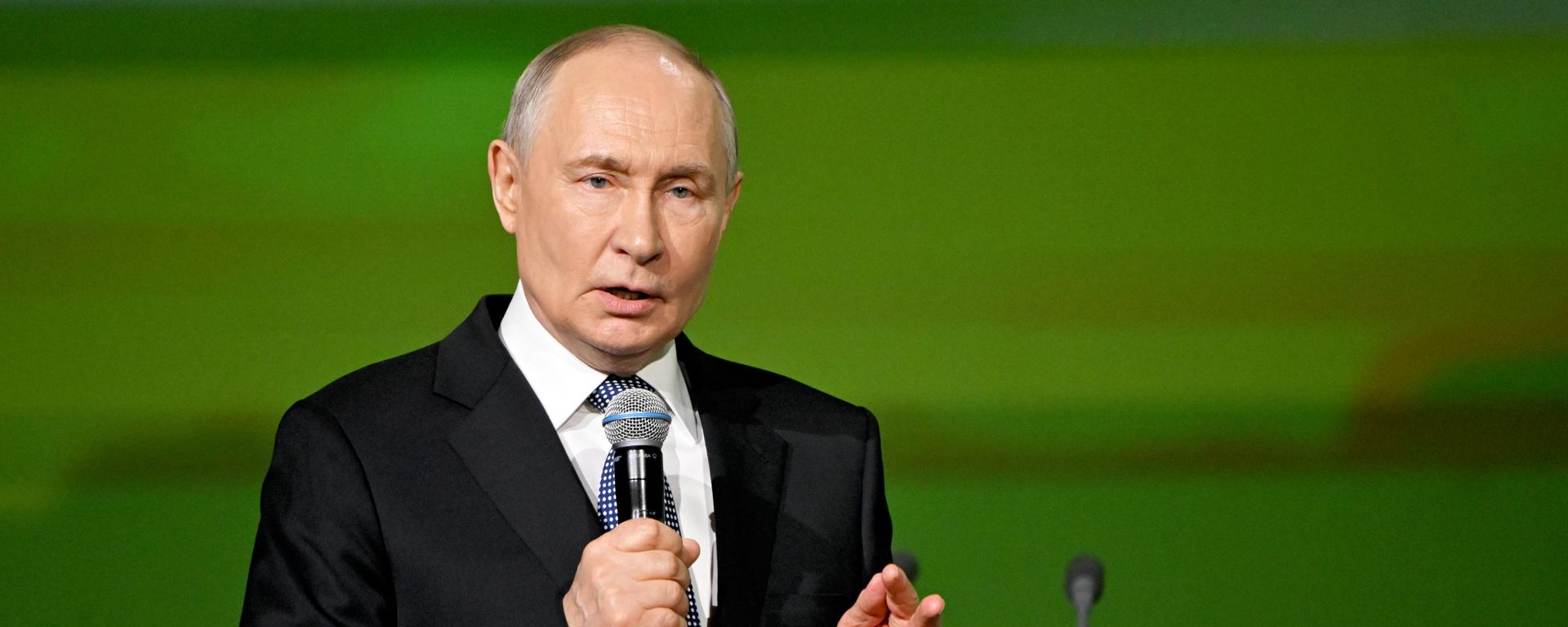 Прэзідэнт РФ Уладзімір Пуцін выступае на форуме Агульнарасійскага народнага фронту Все для победы! - Sputnik Беларусь, 1920, 13.07.2026