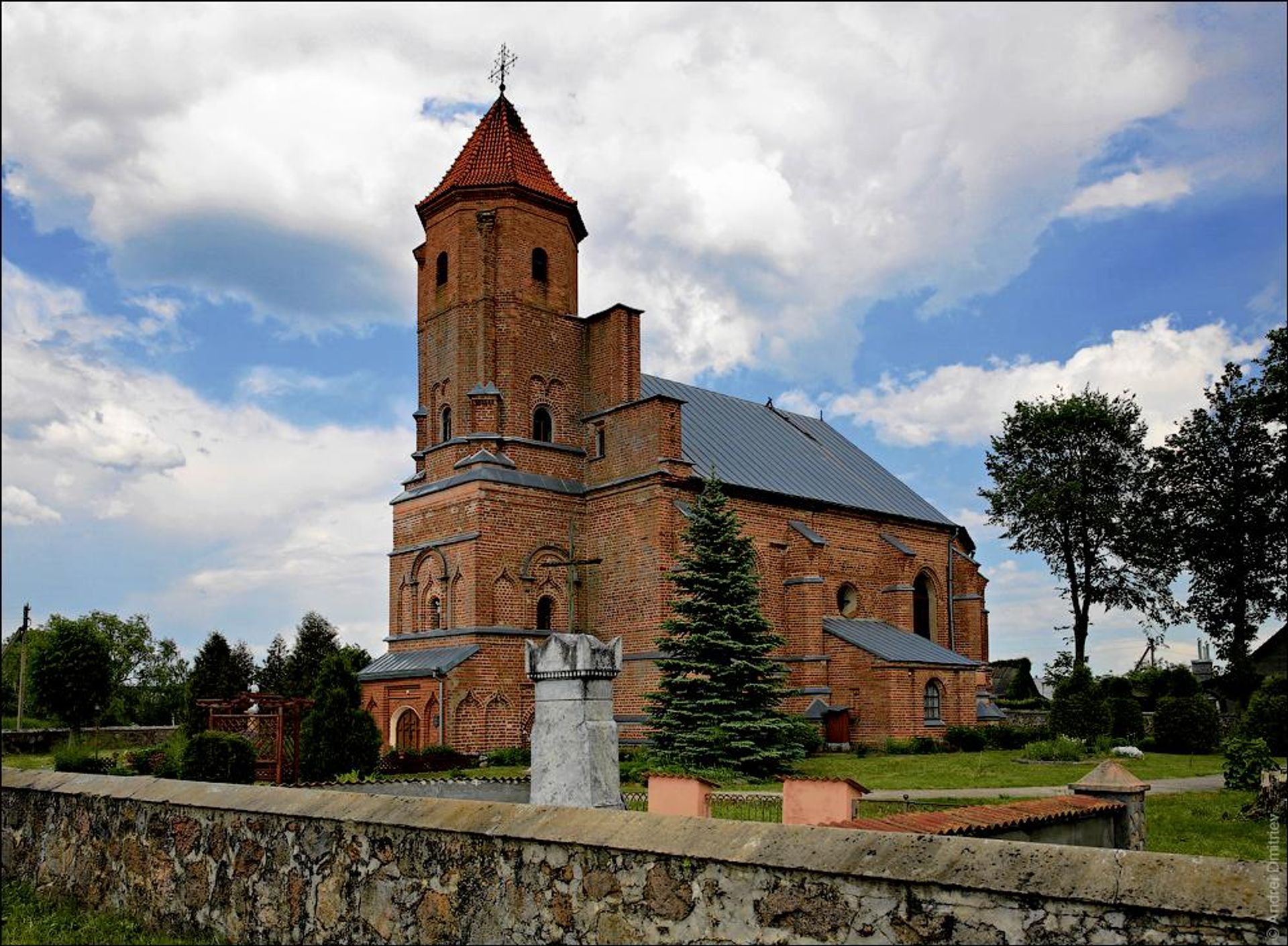 Костел Святого Михаила в агрогородке Гнезно Волковысского района Гродненской области Костел Святого Михаила в агрогородке Гнезно Волковысского района Гродненской области - Sputnik Беларусь, 1920, 16.07.2026