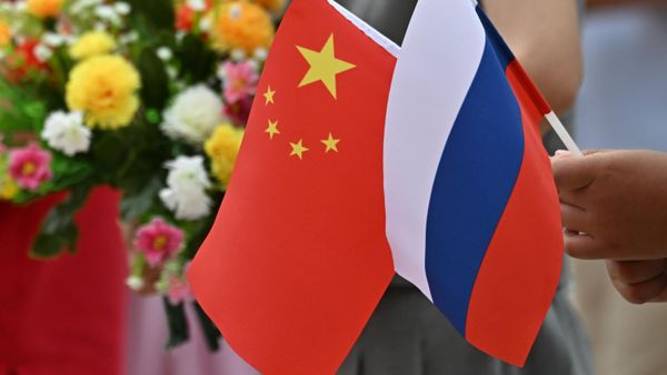 Флаги Росcии и Китая - Sputnik Беларусь