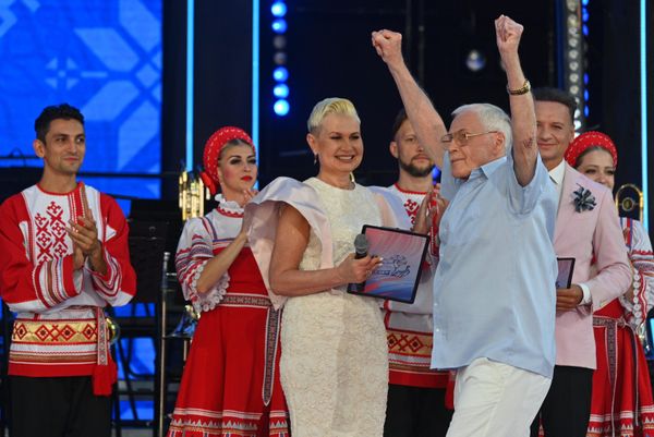 Телеведущая Алена Спиридович и народный артист Беларуси Владимир Гостюхин - Sputnik Беларусь