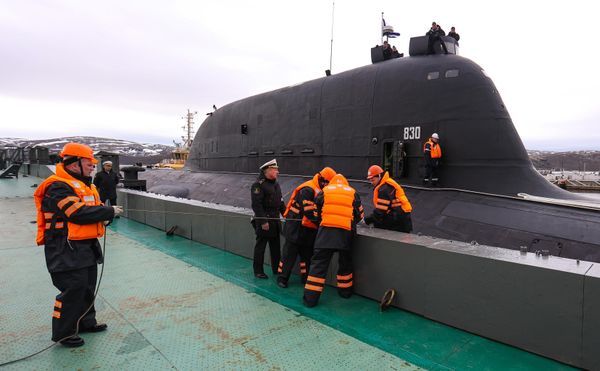Многоцелевые АПЛ проекта 885М "Ясень-М" имеют композитное покрытие и уникальную конструкцию легкого корпуса, что делает их в разы тише американских аналогов. - Sputnik Беларусь