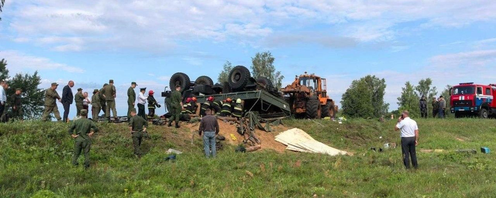 Двое военнослужащих погибли в ДТП с армейским грузовиком на трассе Осиповичи - Барановичи - Sputnik Беларусь, 1920, 24.07.2026