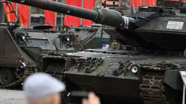 ВСУ прятали танки Leopard в феврале 2025 года на предприятии на окраине Красноармейска - Sputnik Беларусь