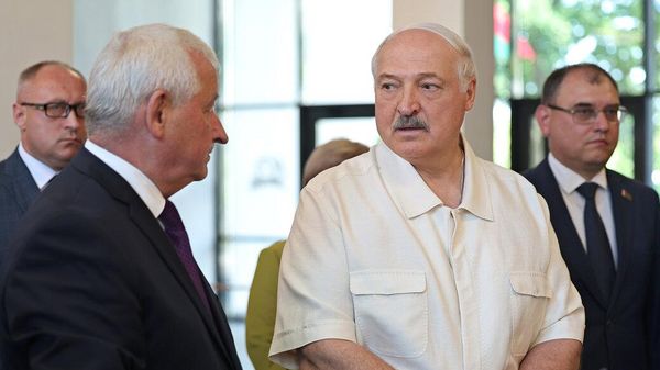 Лукашенко напомнил, как заменил яблоко на отечественный компьютер (видео) - Sputnik Беларусь