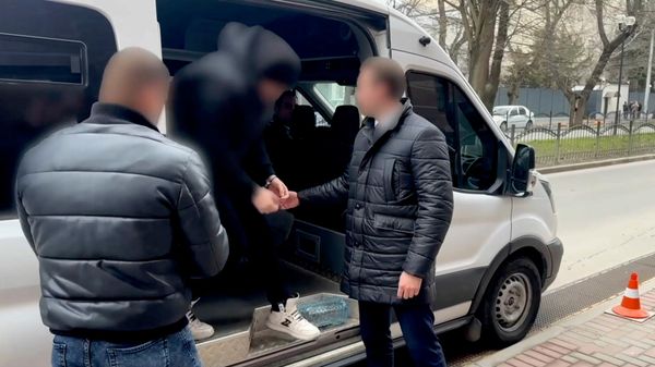 Двое россиян задержаны в Крыму за подготовку терактов по заданию Киева - Sputnik Беларусь
