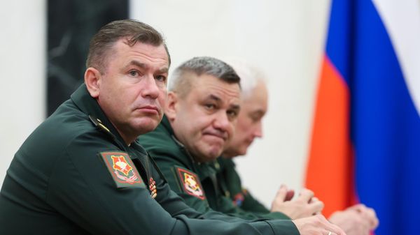 Начальник штаба группировки войск Центр Денис Лямин, назначенный командующим войсками беспилотных систем Вооруженных сил РФ (слева) - Sputnik Беларусь