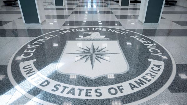 Логотип Центрального разведывательного управления США в вестибюле здания штаб-квартиры - Sputnik Беларусь