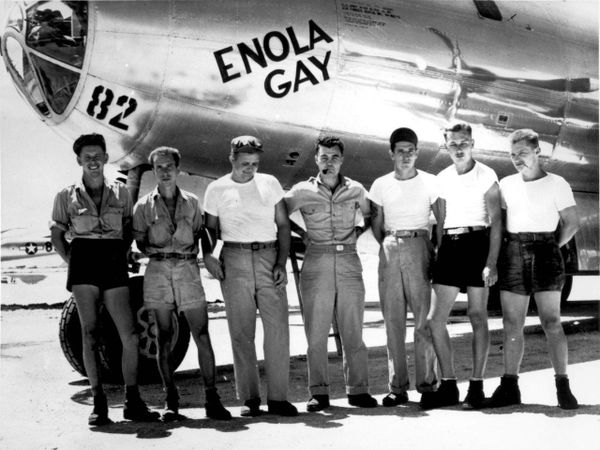 Наземный экипаж бомбардировщика B-29 Энола Гей, совершившего атомную бомбардировку Хиросимы, Япония - Sputnik Беларусь