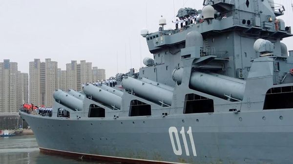 Гвардейский ракетный крейсер Варяг Тихоокеанского флота РФ  - Sputnik Беларусь