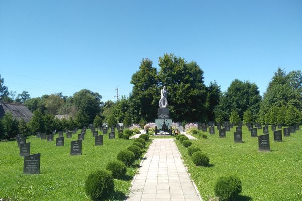 Мемориал павшим воинам 33-й Армии. Единственное в Беларуси офицерское кладбище. Агрогородок Стасево, Лиозненский район. - Sputnik Беларусь