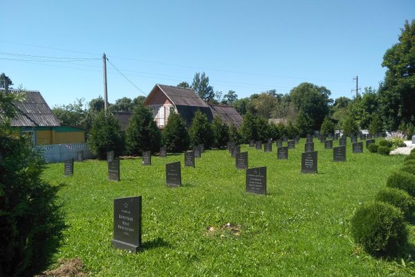 Мемориал павшим воинам 33-й Армии. Единственное в Беларуси офицерское кладбище. Агрогородок Стасево, Лиозненский район. - Sputnik Беларусь