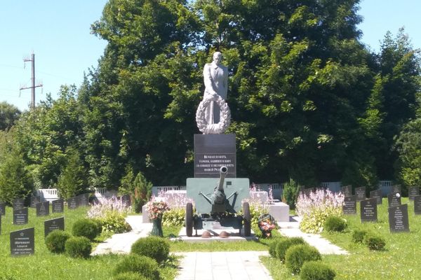 Мемориал павшим воинам 33-й Армии. Единственное в Беларуси офицерское кладбище. Агрогородок Стасево, Лиозненский район. - Sputnik Беларусь