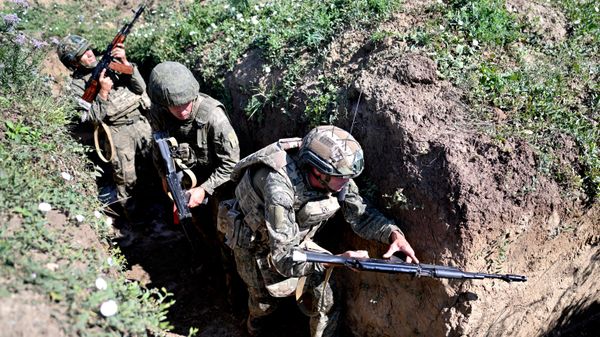 Военнослужащие Псковского соединения ВДВ группировки войск Центр  - Sputnik Беларусь