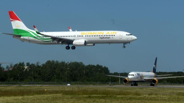 Самолет авиакомпании Somon Air  - Sputnik Беларусь