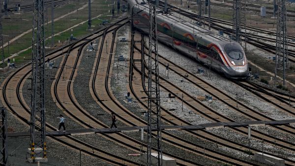 Высокоскоростной поезд в Китае - Sputnik Беларусь