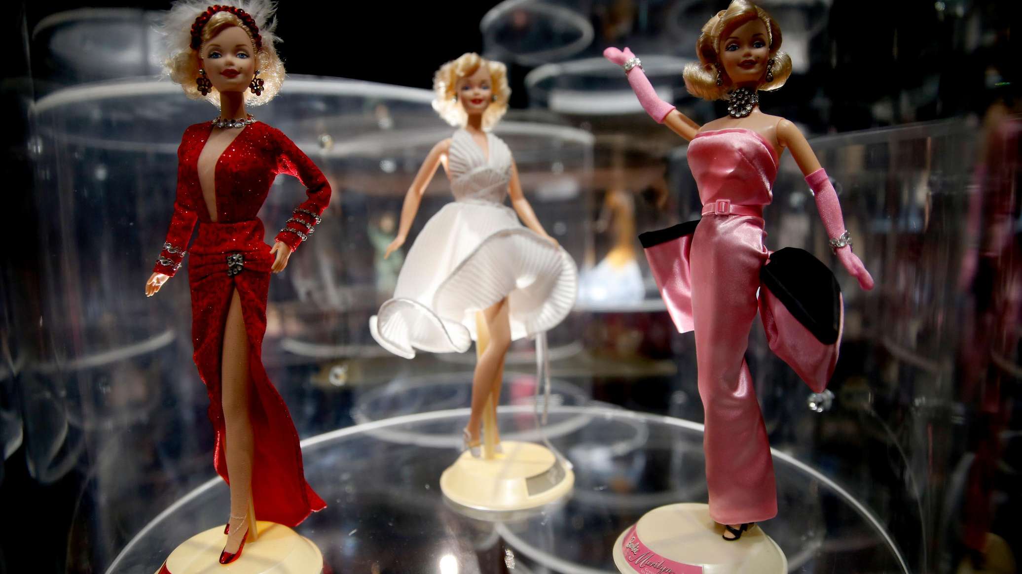 Компания Mattel выпустила куклу Барби в образе Мэрилин Монро Компания Mattel выпустила куклу Барби в образе Мэрилин Монро