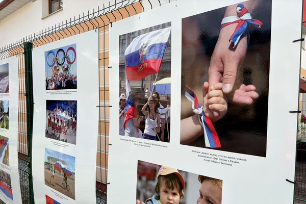 Фотовыставка к Дню Государственного флага РФ открылась в Гродно