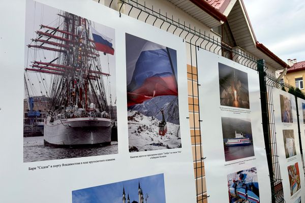 Фотовыставка к Дню Государственного флага РФ открылась в Гродно