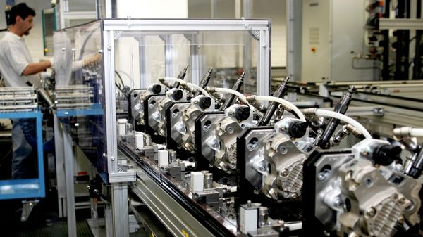 Производство топливных насосов для дизельных двигателей на заводе Bosch - Sputnik Беларусь