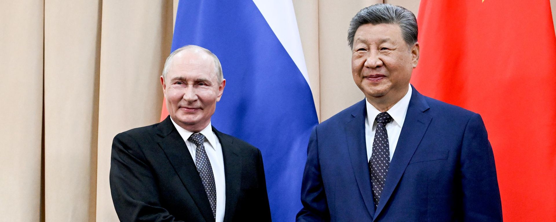 Прэзідэнт РФ Уладзімір Пуцін і старшыня КНР Сі Цзіньпін - Sputnik Беларусь, 1920, 14.10.2026