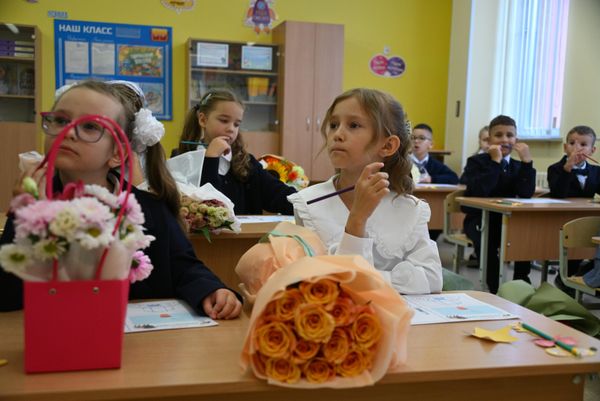 Школьная линейка в Минске - Sputnik Беларусь
