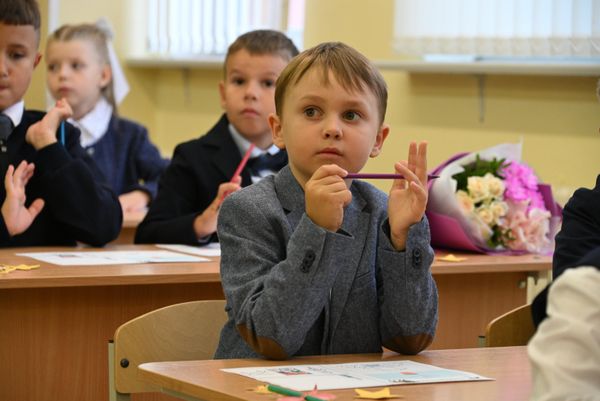 Школьная линейка в Минске - Sputnik Беларусь